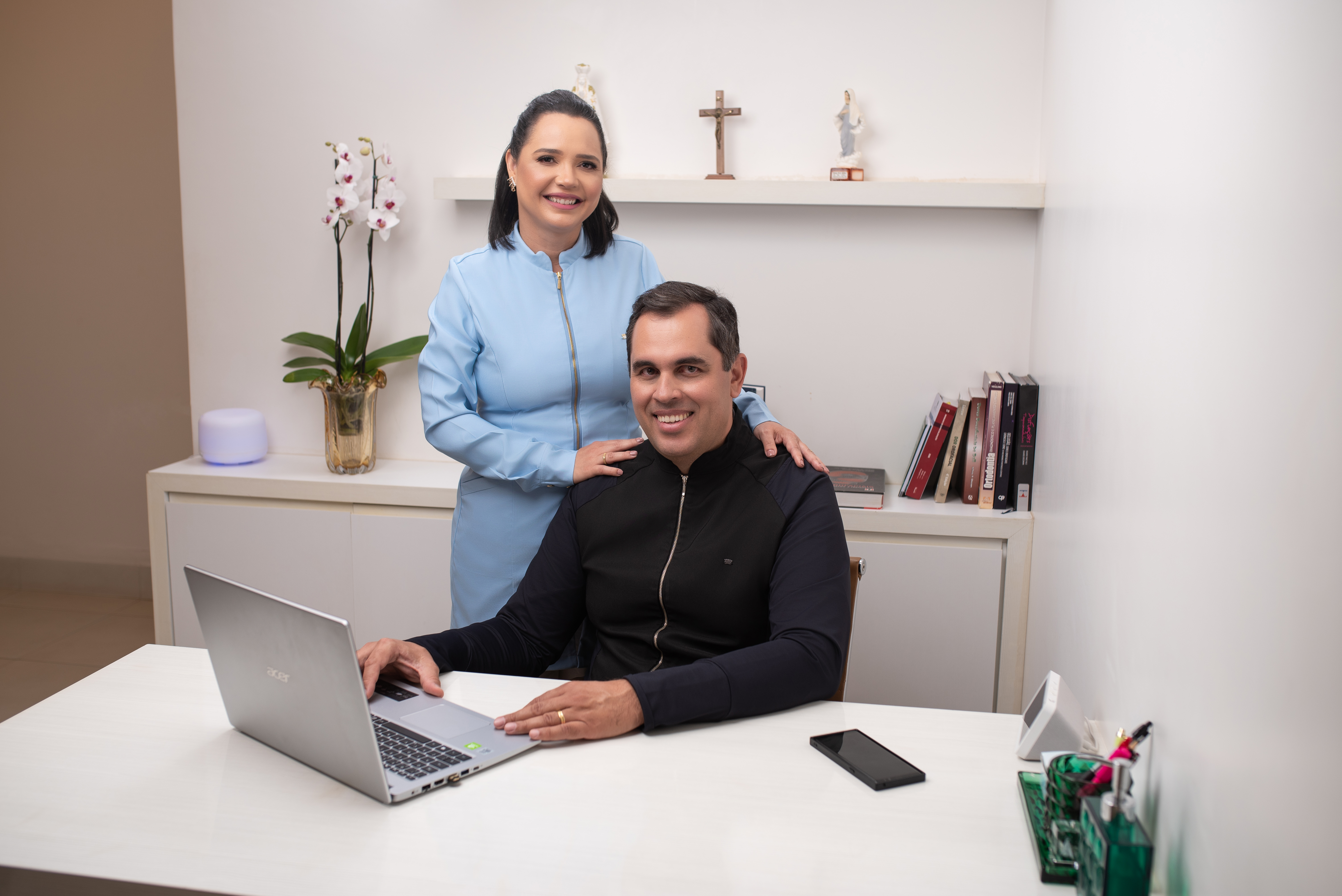 Dr. Ranieri e Dra. Vanessa Ferreira, fundadores da Davina Odontologia, parceria médico-dentista em Uberlândia